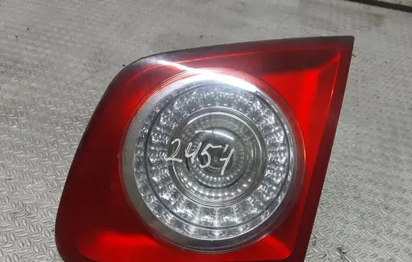Volkswagen Jetta V Tailgate rear/tail lights 1K5945094