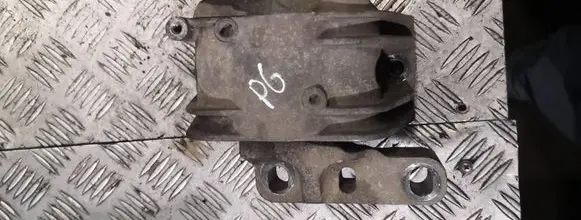 Volkswagen PASSAT B6 Engine mount bracket 3618372