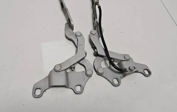 BMW 1 E82 E88 Engine bonnet/hood hinges 7060559 7060560
