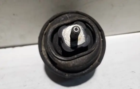 Engine mount bracket