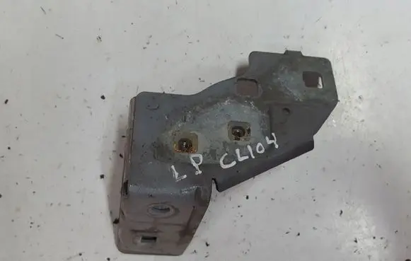 Renault Clio IV Fender mounting bracket