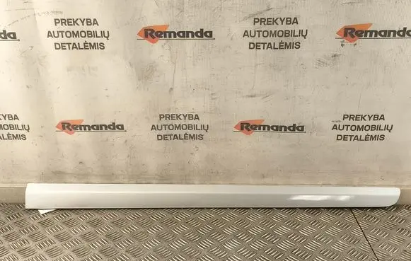 Mercedes-Benz B W245 Front door trim (molding) A1696982062