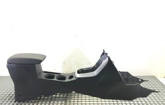 Suzuki SX4 S-Cross Center console 