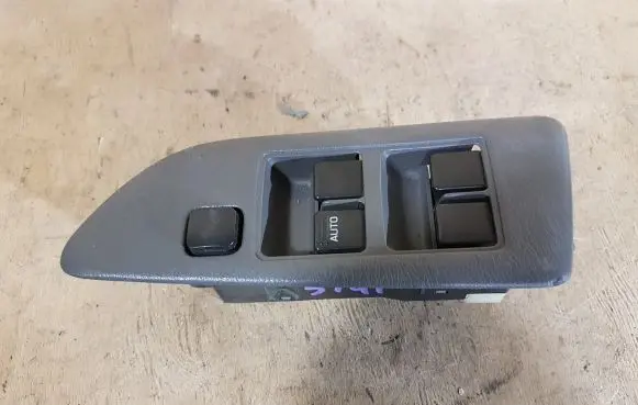 Nissan Almera Electric window control switch