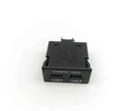 Maserati Levante USB socket connector 670037782