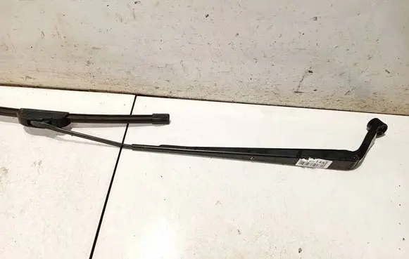 Front wiper blade arm