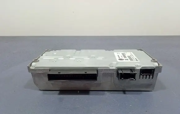 Volkswagen Touareg II Aerial antenna amplifier 7P6035466