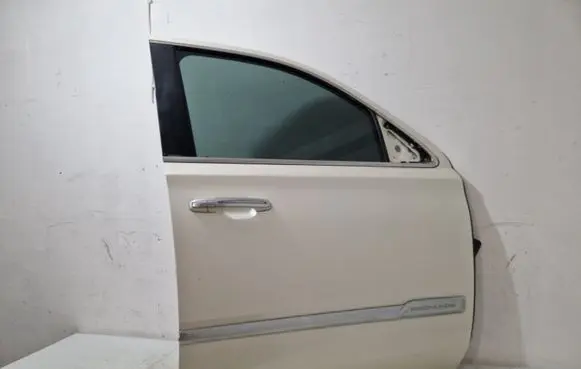 Cadillac Escalade IV Front door 734AA10832H