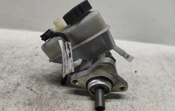Mercedes-Benz C W203 Master brake cylinder