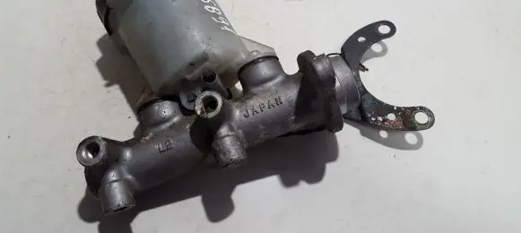 Subaru Legacy Master brake cylinder