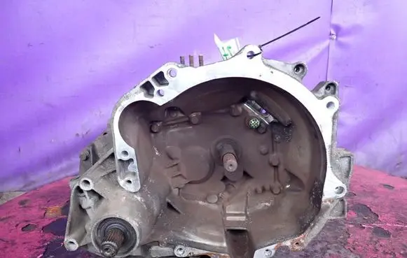 Mitsubishi Carisma Manual 5 speed gearbox JB3254