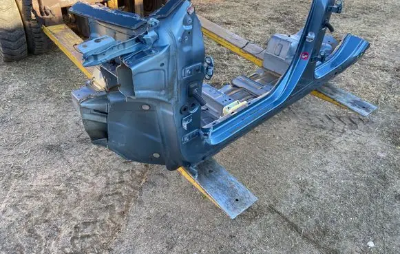 Volvo V40 Front sill (body part) 