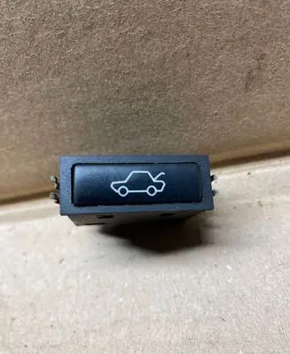 BMW 5 E39 Tailgate opening switch 8365579 03052500 6131