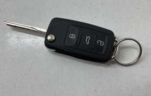 Volkswagen Caddy Ignition key/card 5K0837202Q 5FA01018001