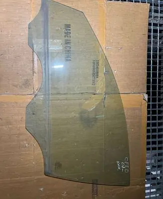 KIA Ceed Front door window glass four-door