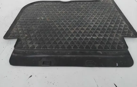 Volkswagen Touran I Rear floor mat 1TO061511