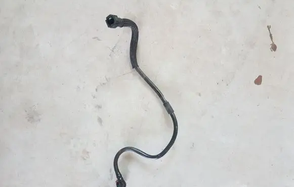 Ford Focus C-MAX Fuel line pipe 