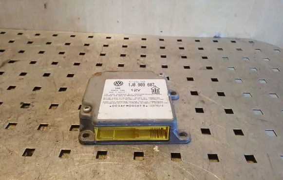 Volkswagen PASSAT B5 Airbag control unit/module 1J0909607