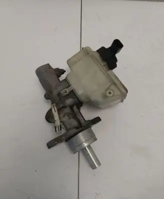Volkswagen Golf Plus Brake fluid reservoir 1K1611301C