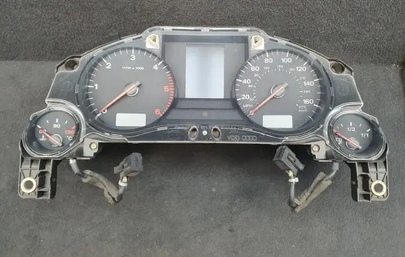 Audi A8 S8 D3 4E Speedometer (instrument cluster) 4E0920950P 4E0910950P