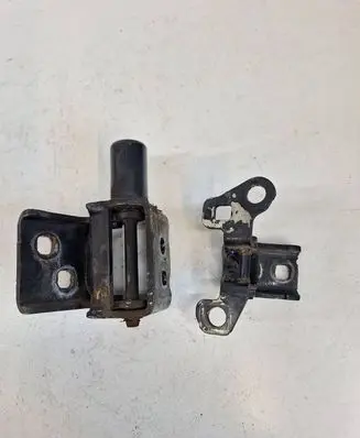 Renault Clio III Front door upper hinge
