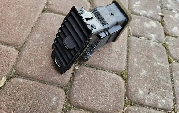 Opel Astra K Dash center air vent grill 13406754