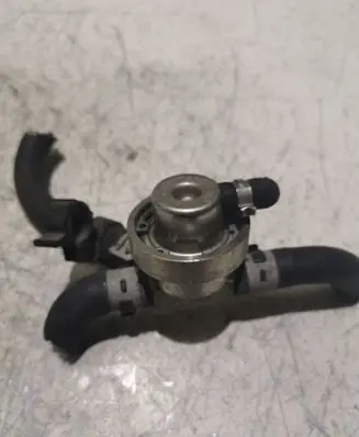 Audi A2 Fuel pressure regulator 037133035c
