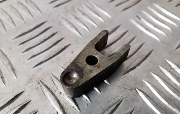 Mercedes-Benz R W251 Fuel Injector clamp holder