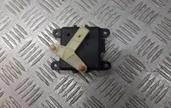 Nissan Almera N16 A/C air flow flap actuator/motor 3G240-30820