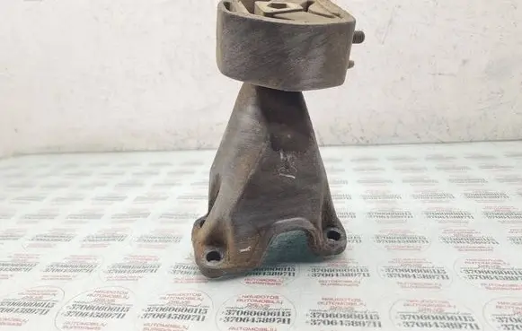 Volkswagen PASSAT B5 Gearbox mounting bracket 8D0399113L