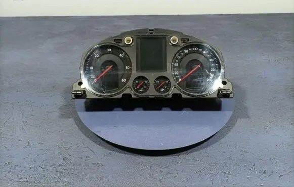 Volkswagen PASSAT B6 Speedometer (instrument cluster) 3C0920871E