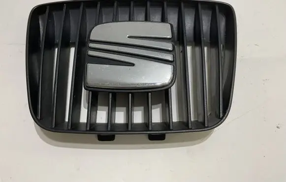 Seat Ibiza III (6L) Front grill 6K0853654D