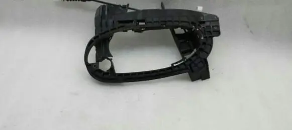 BMW 7 E65 E66 Front door exterior handle/bracket 7013701