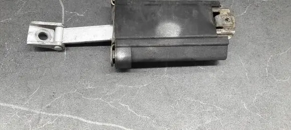 Mercedes-Benz E W210 Rear door check strap stopper