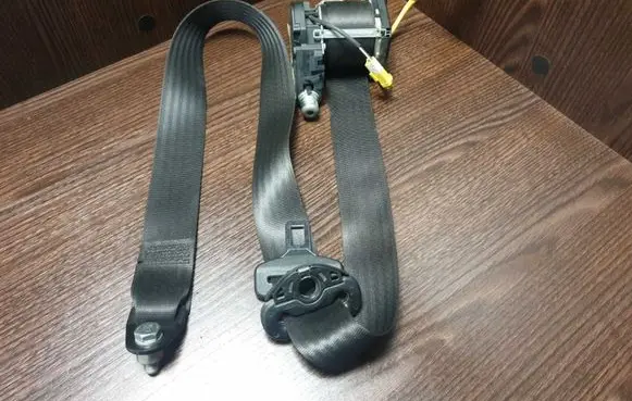 Iveco Daily 35 - 40.10 Front seatbelt 33017280A1