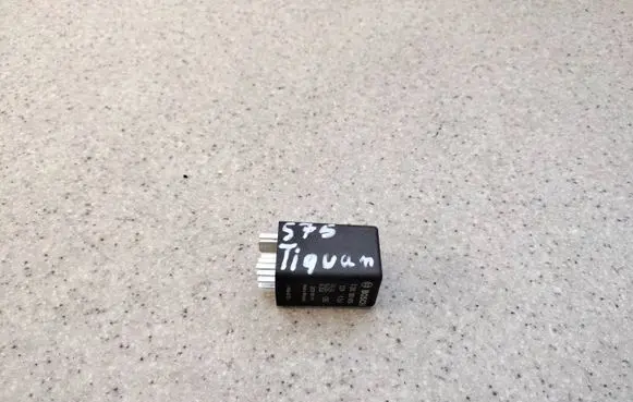 Volkswagen Tiguan Glow plug pre-heat relay 028100308521 0281003085
