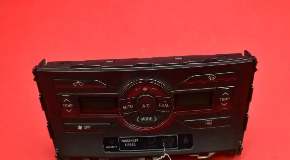 Toyota Auris 150 Climate control unit 55900-02220-B