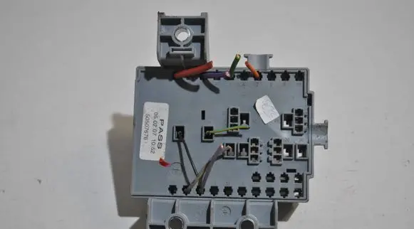 Alfa Romeo 159 Fuse module 50507676 0502071052