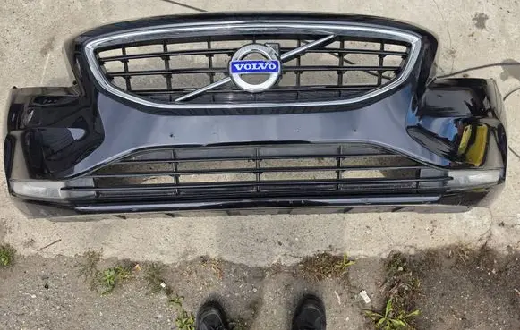Volvo V40 Front bumper 39820373 890017151 404779320