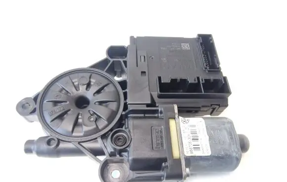 Volkswagen PASSAT B7 Front door window regulator motor 3C0959793C 3AA837462