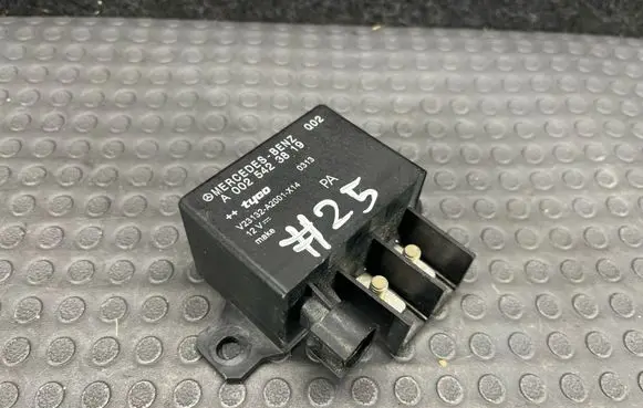 Mercedes-Benz E W211 Charging relay A0025423819