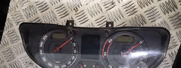 Skoda Superb B5 (3U) Speedometer (instrument cluster) 3u0920841a