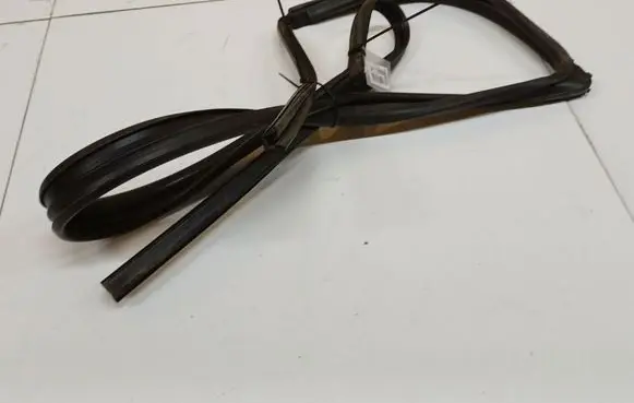 Toyota Yaris Rubber seal front coupe door 