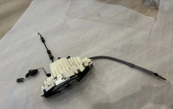 Mercedes-Benz S W221 Front door lock A2217201635 2217201635