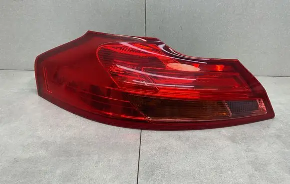 Tailgate rear/tail lights