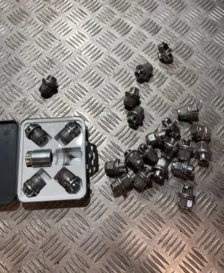 Toyota RAV 4 (XA50) Nuts/bolts PK19674