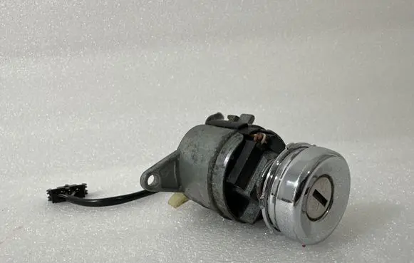 Audi 100 S4 C4 Tailgate exterior lock 4A5862055
