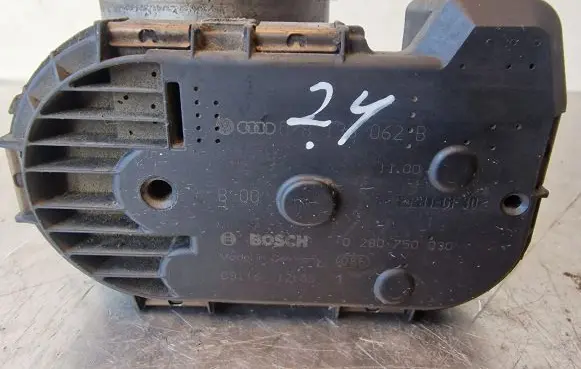 Audi A4 S4 B5 8D Throttle valve 078133062B