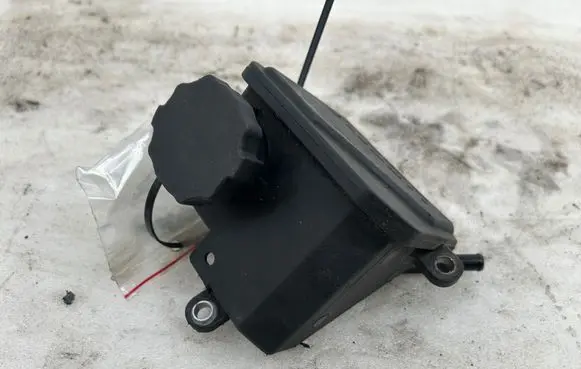 Mercedes-Benz E C207 W207 Power steering fluid tank/reservoir A0004602283