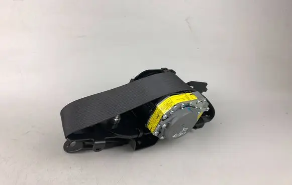 Subaru Outback (BS) Rear seatbelt 1117105 E40643418